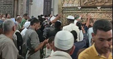 هنا أثر قدم سيدنا محمد.. جولة داخل مسجد وضريح السيد البدوى فى طنطا.. فيديو