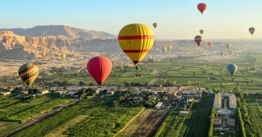 الأقصر تشهد تحليق 75 رحلة بالون طائر تقل 1700 سائح من حول العالم.. صور