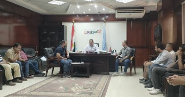 رئيس مدينة إسنا يناقش نسب تنفيذ مشروعات حياة كريمة بالقرى والنجوع.. صور 