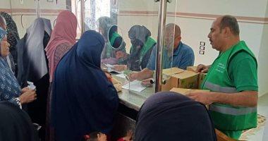 محافظ الوادى الجديد: توزيع 1700 كرتونة مواد غذائية ضمن مبادرة حياة كريمة