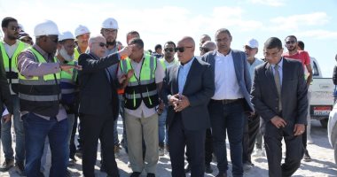 نائب وزير النقل يتفقد المشروعات الاستثمارية بميناء الإسكندرية