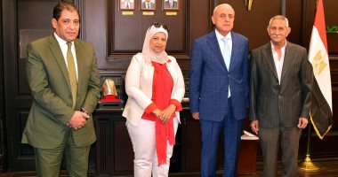 محافظ الأقصر يناقش استغلال المزرعة السمكية ومجزر القرنة 