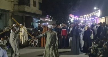 الصعايدة يرقصون بالعصا فى الليلة الختامية لذكرى استقرار رأس الحسين.. فيديو