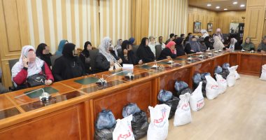 محافظ المنوفية يسلم مساعدات مالية وعينية لــ 210 حالات أولى بالرعاية
