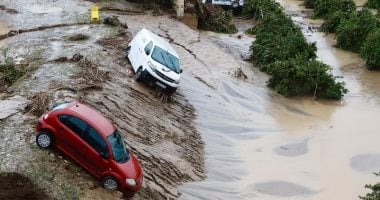 استمرار البحث عن المفقودين فى فيضان فالنسيا وتنظيف الشوارع.. فيديو