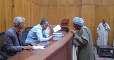 رئيس مركز إسنا يبحث حل شكاوى المواطنين فى لقاء اليوم المفتوح الأسبوعى