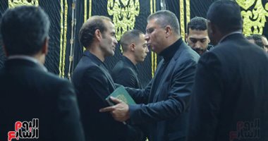 عمرو الليثي ولميس الحديدي وهالة سرحان في عزاء الراحل حسن يوسف.. صور 