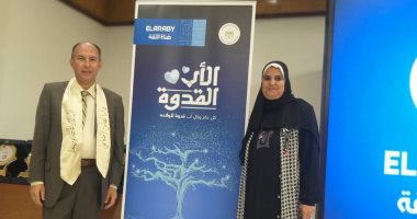حكاية وفاء زوج.. "ابن بورسعيد" وهب حياته لرعاية زوجته المريضة وبناته.. أحمد النحاس حصل على المركز الثالث بمسابقة "الأب القدوة".. ويبعث رسالة إلى زوجته الراحلة: "نورهان وروان وصلا بر الأمان"..  صور