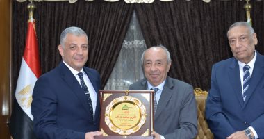 محافظ الإسماعيلية يستقبل نقيب المهندسين