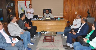 وكيل الصحة بسوهاج يبحث أعمال مبادرة "الألف الذهبية"
