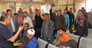 محافظ أسيوط يتفقد سير العمل بالمركز التكنولوجى لخدمة المواطنين بمركز القوصية