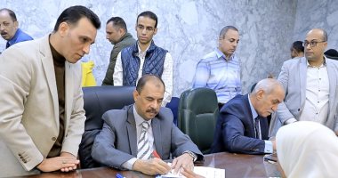 محافظ سوهاج يستمع لمطالب وشكاوى المواطنين فى اللقاء الجماهيرى