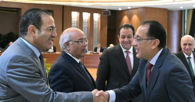 رئيس "شباب النواب" يضع مشكلات الإسكان الاجتماعى والتعاونى على مائدة رئيس الوزراء