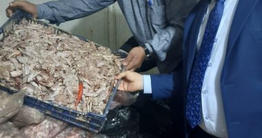 محافظة الجيزة تضبط منشأة تنتج لانشون وسجق وبرجر من جلود وعظام الدواجن