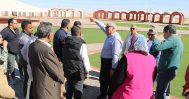 محافظ الوادى الجديد يتفقد القرية التراثية بنادى الهجن