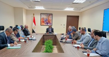 نائب وزير الإسكان يعقد اجتماعاً لمناقشة الاحتياجات المائية بمحافظة البحر الأحمر