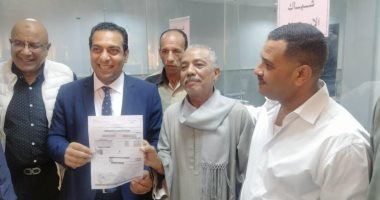 نائب محافظ قنا يوجه مسئولى المركز التكنولوجى بتذليل العقبات أمام طلبات المواطنين