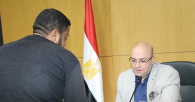 محافظ بني سويف يستجيب لعدد من الحالات الإنسانية فى اللقاء المفتوح 