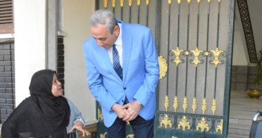 لمسه إنسانية.. محافظ الغربية يحقق حلم سيدة من ذوى الهمم ويوفر لها كرسيًا كهربائيًا