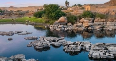 محافظ أسوان يهنئ أهالى غرب سهيل النوبية بجائزة أفضل القرى الريفية السياحية