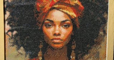 "محمود" يتغلب على أزمة منتصف العمر بالأعمال اليدوية.. الفن حياة