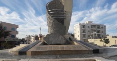 ميدان شهداء شدوان علامة مميزة بوسط مدينة الغردقة.. حفر عليه أسماء أبطال المعركة الشهيرة.. ارتبط اسمه باسم أكبر مساجد المدينة .. و" الميناء الكبير " أهم معالم المدينة.. صور