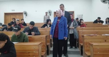 نائب رئيس جامعة بنها تتفقد امتحانات الميدتيرم لطلاب كلية التجارة بالعبور