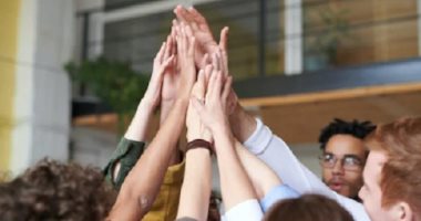 امتحانات الثانوية العامة.. فوائد مراجعة الطالب للمواد الدراسية مع أصدقائه 