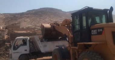 رفع  81 طنا من تراكمات القمامة والمخلفات بمركز أبنوب فى أسيوط