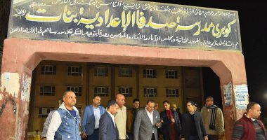 محافظ أسيوط يتفقد موقف سيارات الأجرة بمركز صدفا ويوجه برفع المخلفات