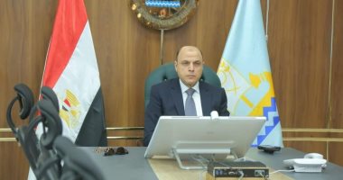 محافظ كفر الشيخ يتابع سير العمل بالمركز التكنولوجى ومنظومة التصالح.. صور