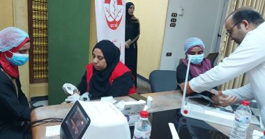 توقيع الكشف الطبى على العمالة غير المنتظمة فى أسيوط