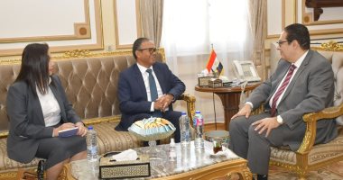 رئيس جامعة القاهرة يستقبل سفير كمبوديا لبحث التعاون فى المجالات البحثية
