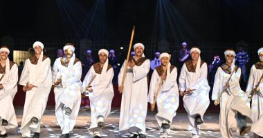 لاعبو التحطيب وفرق الفنون الشعبية ينشرون الفلكلور الأقصرى فى ساحة سيدى أبو الحجاج.. حلقات مبارزات بالعصا فى ثالث أيام المهرجان.. فرقة الأقصر تقدم عرض الكف الصعيدى.. وحضور كبير من الأهالى والسياح.. فيديو وصور