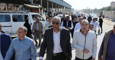 أسواق حضارية.. محافظة أسوان تحول سوق السيل الشعبى لمكان حضارى.. إنشاء سويقات جديدة وتغطية مصرف كيما.. إزالة الإشغالات وتنظيم حركة التوكتوك.. والمحافظ يهدد بغرامات مالية وغلق إدارى للمحلات المخالفة.. صور