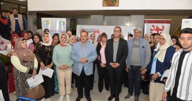 محافظ أسيوط يكرم 50 رائدة ريفية ويسلمهن "شنط أدوات السباكة"