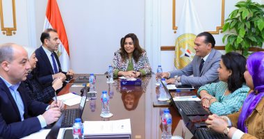 وزيرة التنمية المحلية تتابع مع برنامج الأمم المتحدة الإنمائى مجالات التعاون المشترك جانب من اللقاء
