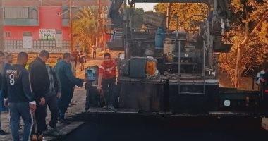 رصف طريق المعنا بمدينة أبنوب لتسهيل النقل والانتقال للمواطنين