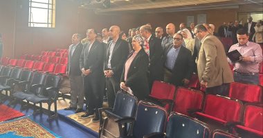 طالبات مدرسة بورسعيد الثانوية بنات يستقبلن رئيس الوزراء بالأغانى الوطنية