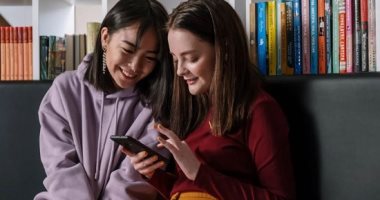 هوس جيل الألفين بالتصوير.. هل له ضرر عليهم؟ استشارى نفسى يجيب