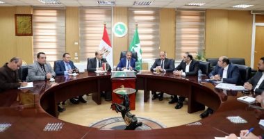 محافظ الشرقية يبحث إقامة مصنع لتدوير المخلفات بالخطارة