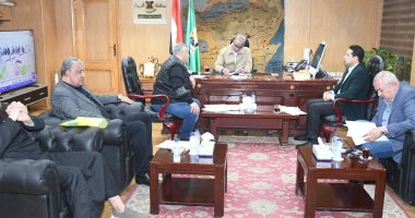محافظ الفيوم يلتقى أعضاء مجلسى النواب والشيوخ لبحث مطالب المواطنين