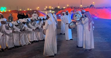 حاكم الشارقة يفتتح الدورة الثامنة من مهرجان الشارقة للمسرح الصحراوي