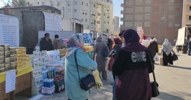 افتتاح سوق اليوم الواحد لبيع السلع بأسعار مخفضة وإقبال كبير من المواطنين فى الغربية.. 285 جنيها سعر كيلو اللحوم البلدى.. ووكيل التموين: مشاركة كبيرة من الشركات القابضة وجميع السلع بأسعار تنافسية.. فيديو وصور