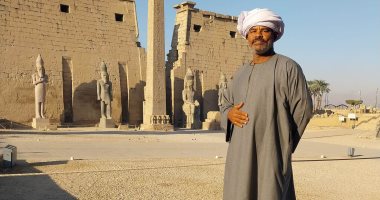 الريس محمود فاروق أيقونة المعابد الأقصرية.. 38 سنة فى خدمة التاريخ المصرى القديم وسياح العالم.. ورث المهنة عن والده.. وشارك فى البعثات ونقل المسلات والأحجار مع فريق العمال بالكرنك والأقصر والبر الغربى.. صور