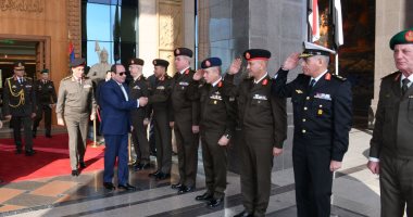 تعقد لأول مرة بمقر الأكاديمية العسكرية الجديد بالعاصمة الإدارية.. الرئيس السيسى يشهد اختبارات كشف الهيئة للطلبة المتقدمين للكليات العسكرية.. ويطالبهم بمواكبة العلوم الحديثة لبناء شخصية قادرة على حماية الوطن