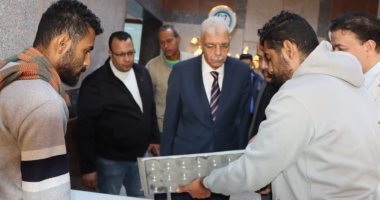 رئيس جامعة المنوفية يتفقد العيادات الخارجية بكلية طب الأسنان