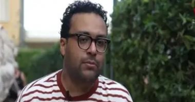 وفاة والد خالد منصور مخرج فيلم البحث عن منفذ لخروج السيد رامبو