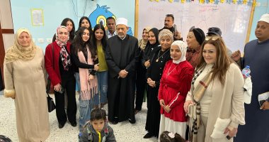 شيخ الأزهر يشارك الأطفال فرحتهم بافتتاح معهد محمد عطيتو بالأقصر.. صور