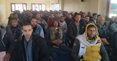 وزارة العمل تعقد اختبارات لمتقدمين على فرص عمل فى مشروع الضبعة